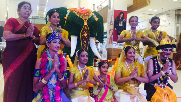 Gurney Plaza welcomes Deepavali with dance, colours and festive goodies